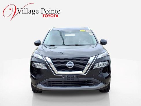 Used 2022 Nissan Rogue SV w/ SV Premium Package image 2