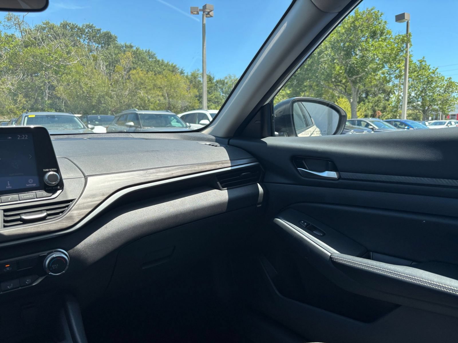 Used 2025 Nissan Altima 2.5 SV FWD image 34
