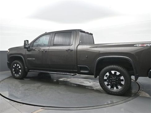 Used 2020 Chevrolet Silverado 2500 Custom w/ Custom Value Package image 3