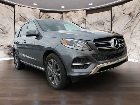 Used 2019 Mercedes-Benz GLE 400 4MATIC image 3