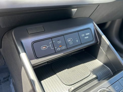 Used 2024 Hyundai Kona Limited FWD image 25
