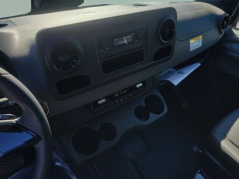 Used 2025 Mercedes-Benz Sprinter 2500 image 19