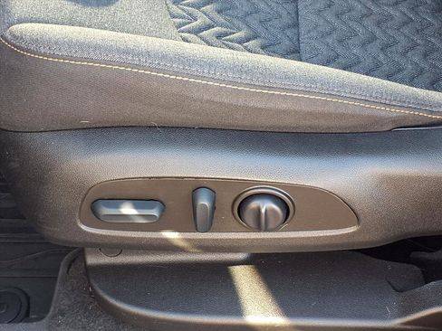 Used 2022 Chevrolet Equinox LT w/ LPO, Floor Liner Package image 4