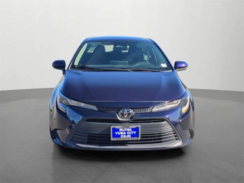 Used 2023 Toyota Corolla LE image 2