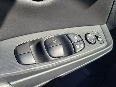 Used 2025 Nissan Sentra S image 16