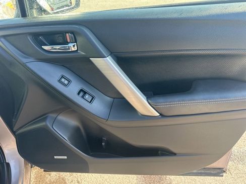 Used 2016 Subaru Forester 2.5i Limited image 8