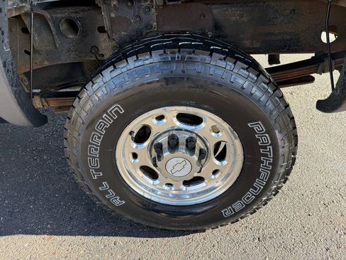 Used 2005 Chevrolet Silverado 2500 LS w/ Heavy-Duty Power Package image 12