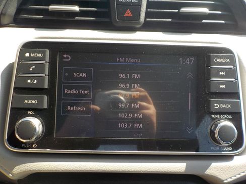 Used 2021 Nissan Versa SV image 17