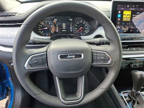 Used 2024 Jeep Compass Latitude image 15