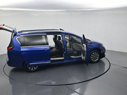 Used 2020 Chrysler Pacifica Limited FWD image 52