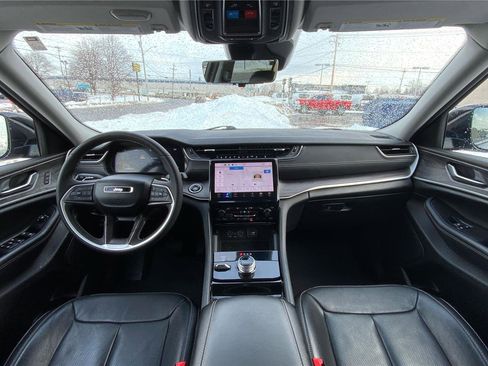 Used 2023 Jeep Grand Cherokee L Limited w/ Luxury Tech Group II AWD/4WD image 32