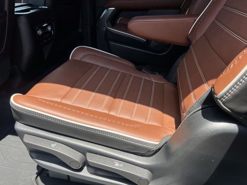 Used 2023 GMC Yukon XL Denali Ultimate AWD/4WD image 29