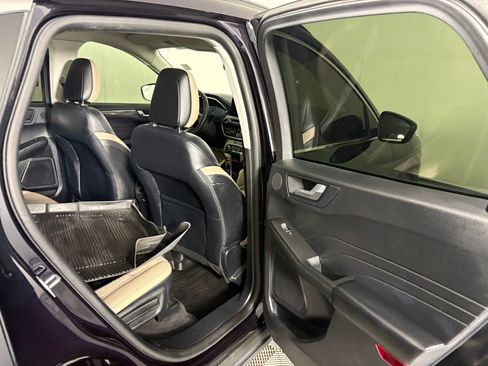 Certified 2021 Ford Escape Titanium image 34