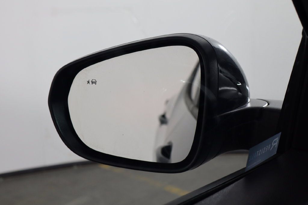 Used 2025 Chevrolet Trax LT w/ Sunroof Package FWD image 38