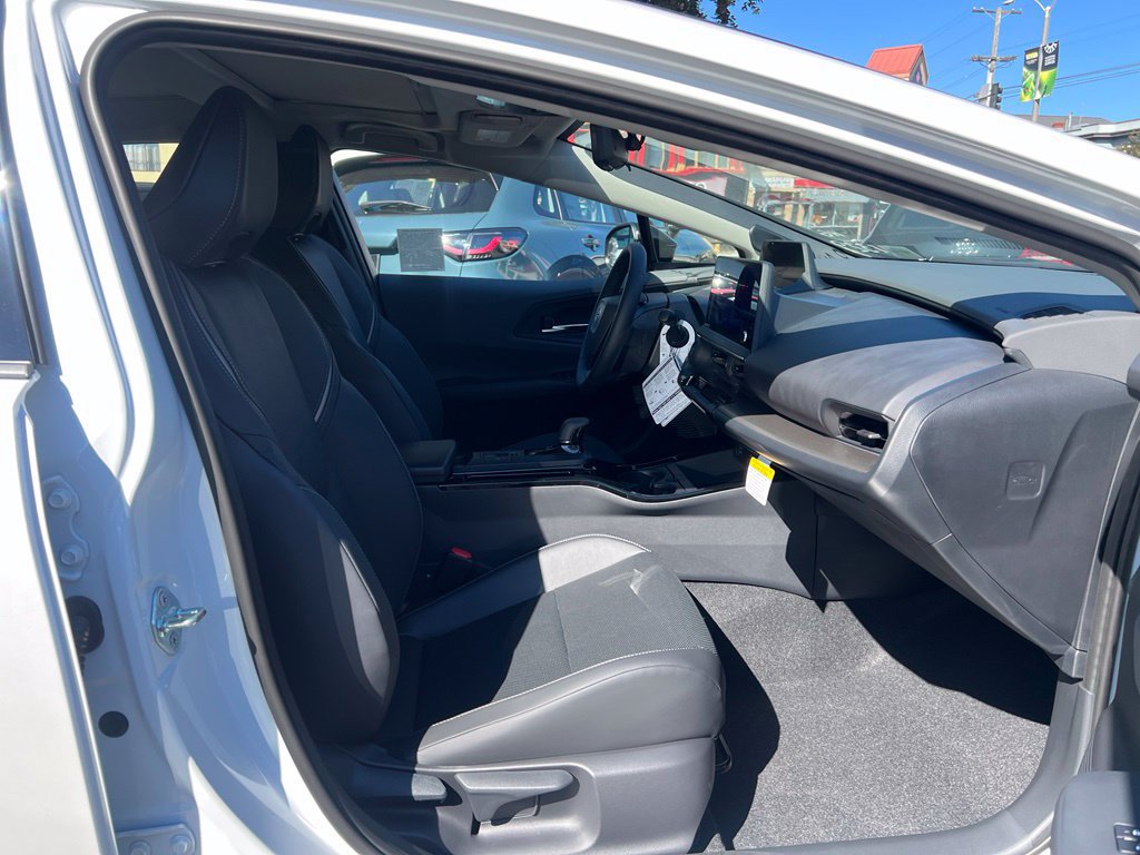 New 2027 Toyota Prius Limited AWD/4WD image 17