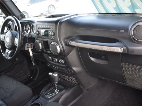 Used 2012 Jeep Wrangler Sport w/ Connectivity Group AWD/4WD image 10