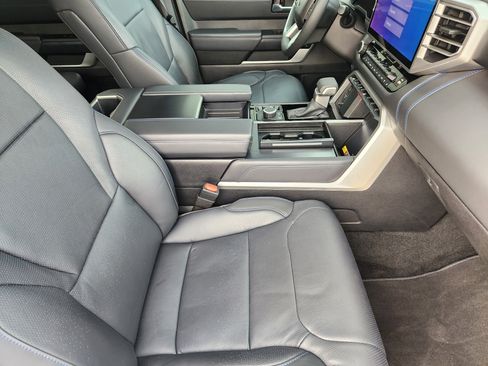 Used 2025 Toyota Sequoia Platinum image 14