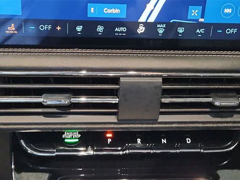 Used 2025 Lincoln Corsair AWD w/ Equipment Group 101A image 23