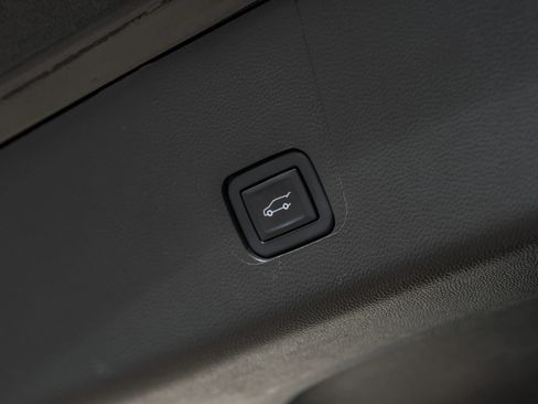 Used 2022 Chevrolet Traverse Premier w/ Redline Edition FWD image 70