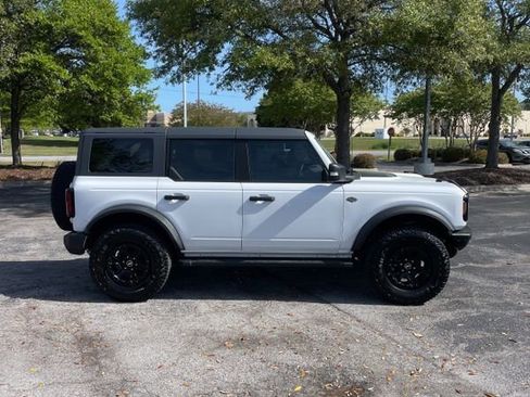 Used 2024 Ford Bronco Wildtrak image 3