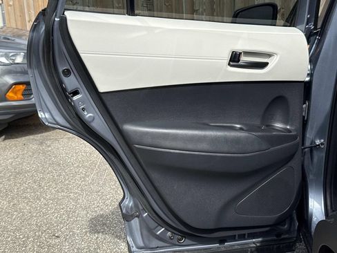 Used 2025 Toyota Corolla Cross L FWD image 12