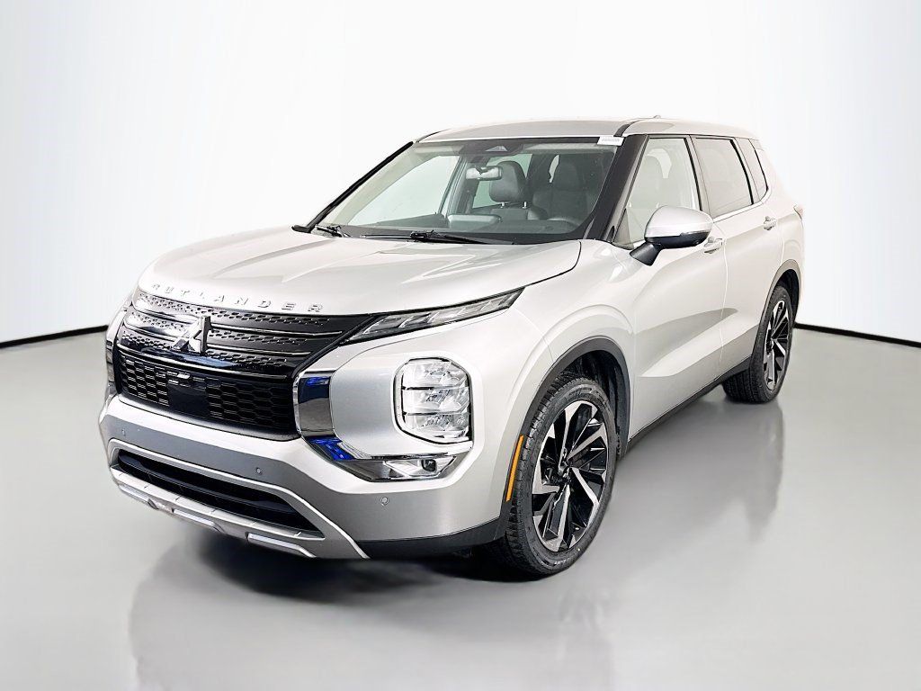 Used 2023 Mitsubishi Outlander SE FWD image 4