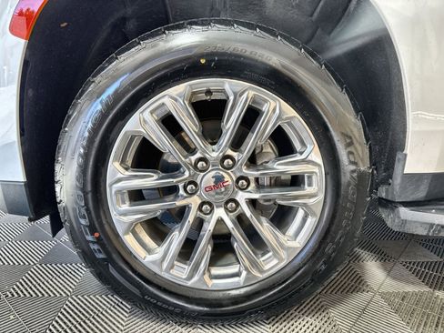 Used 2022 GMC Yukon XL SLT w/ SLT Premium Package image 12