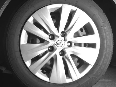 Used 2025 Nissan Sentra S FWD image 12