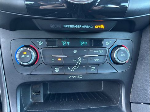 Used 2017 Ford Focus SEL image 24