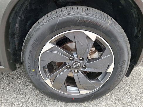 Used 2025 Nissan Rogue SV AWD/4WD image 7