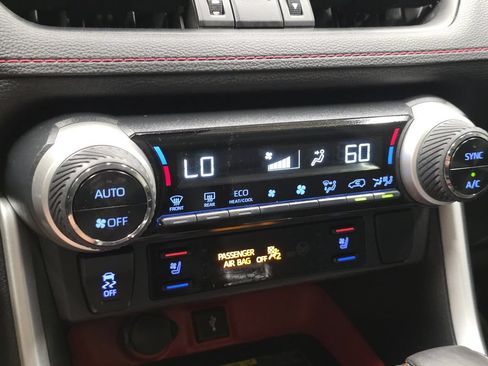 Used 2020 Toyota RAV4 TRD Off-Road AWD/4WD image 32