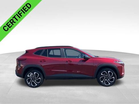 Certified 2025 Chevrolet Trax RS w/ Sunroof Package FWD image 7