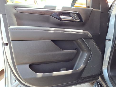 Used 2025 Chevrolet Tahoe LT AWD/4WD image 16
