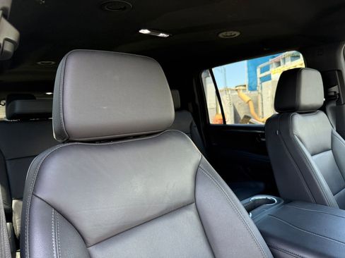 Used 2025 Chevrolet Suburban Z71 AWD/4WD image 3