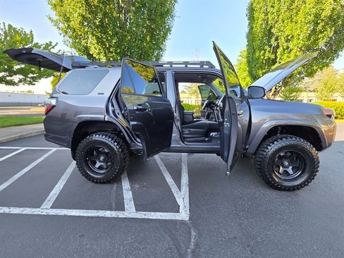 Used 2015 Toyota 4Runner SR5 AWD/4WD image 22