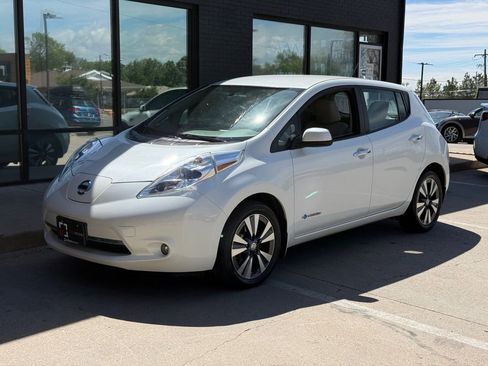 Used 2015 Nissan Leaf SV w/ LED & Quick Charge Package FWD image 19