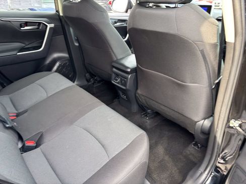 Used 2025 Toyota RAV4 XLE AWD/4WD image 41