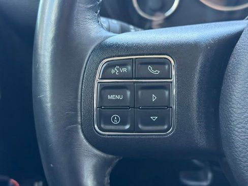 Used 2017 Jeep Wrangler Unlimited Sahara w/ Connectivity Group AWD/4WD image 34