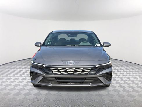 New 2026 Hyundai Elantra SE image 2