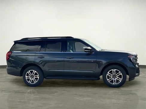 New 2025 Ford Expedition Active image 11