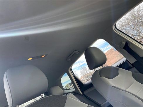 Certified 2022 Volkswagen Taos SE image 29