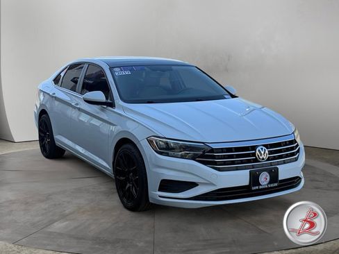 Used 2019 Volkswagen Jetta SE image 1