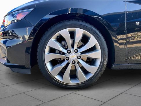 Used 2018 Chevrolet Malibu Premier w/ Premier Sun and Wheel Package image 11