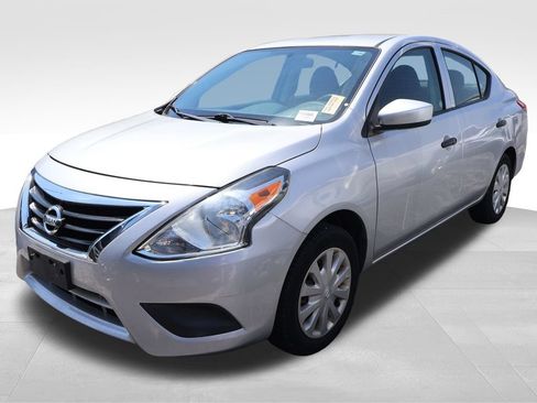 Used 2019 Nissan Versa S Plus FWD image 2