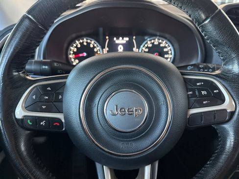 Used 2017 Jeep Renegade Latitude w/ Popular Equipment Group AWD/4WD image 26