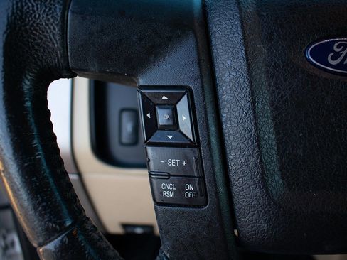 Used 2017 Ford Expedition XLT image 18