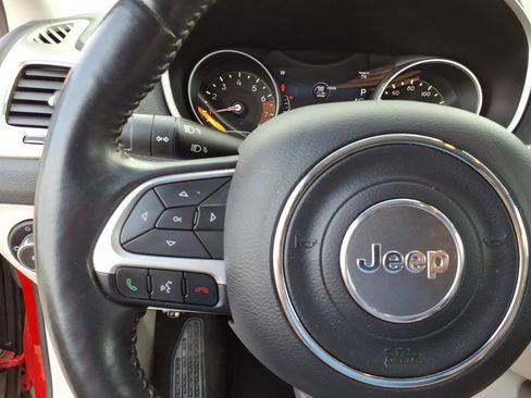 Used 2018 Jeep Compass Latitude w/ Popular Equipment Group AWD/4WD image 9
