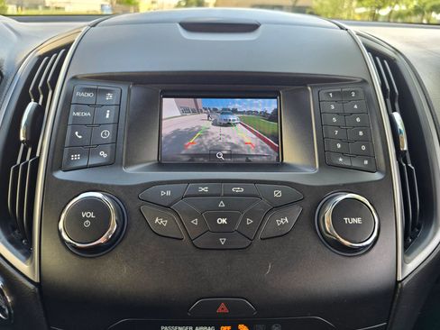 Used 2019 Ford Edge SE FWD image 34