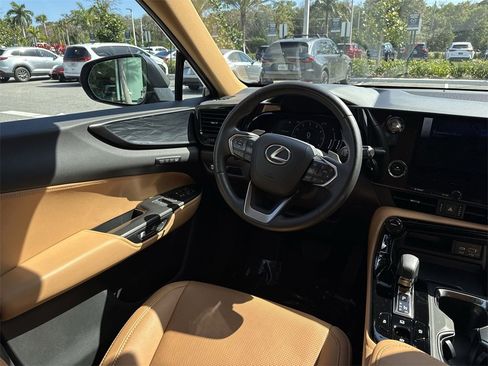 Used 2024 Lexus NX 250 FWD w/ Towing Package (2000 Lbs) image 22