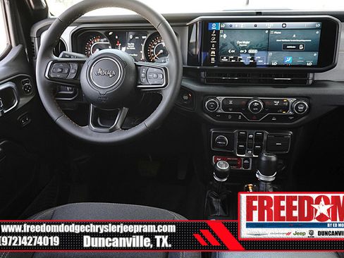 Used 2024 Jeep Gladiator Sport AWD/4WD image 17